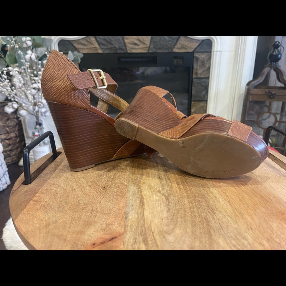 Banana Republic Wedge - Picture 5 of 6